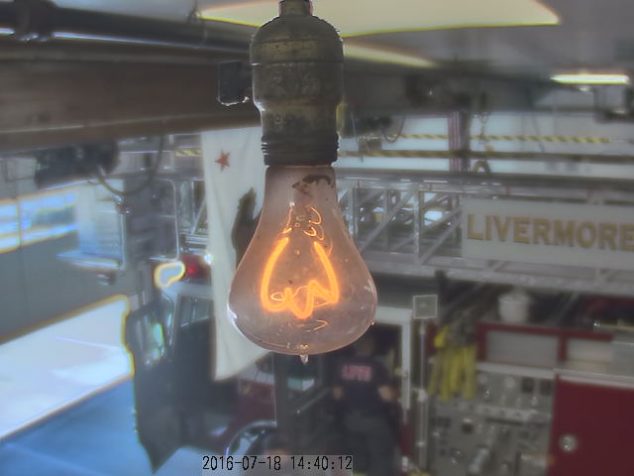 Лампочка Shelby Electric светит 1901 года
